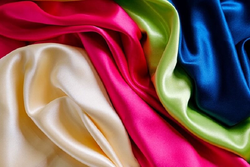 Quần áo được làm từ sợi hóa học có khả năng thấm hút mồ hôi rất kém