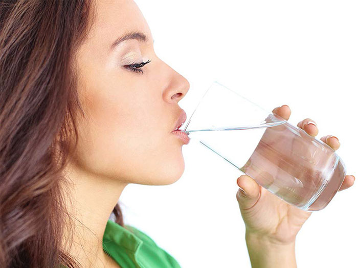 Những người mắc bệnh cần uống bao nhiêu nước