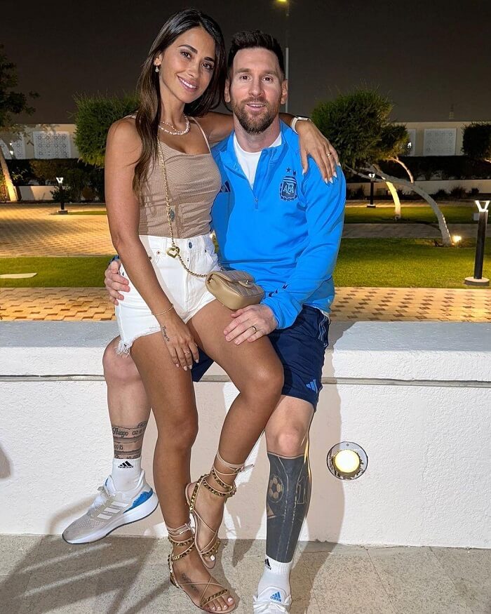 Hình ảnh mới nhất của Messi và vợ 
