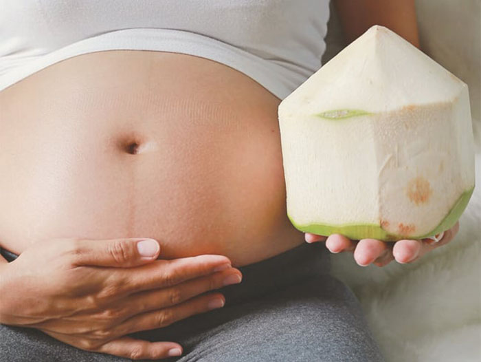  Những lầm tưởng sai lệch của mẹ bầu khi uống nước dừa trong giai đoạn thai kỳ