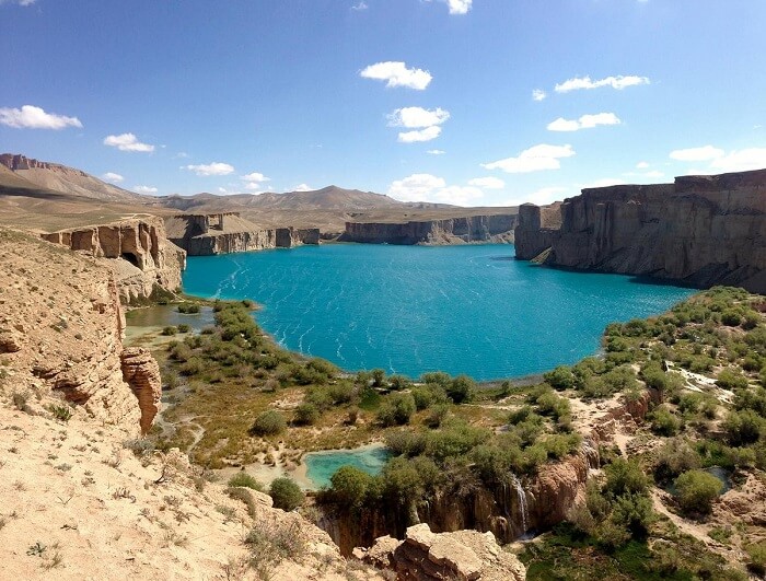 Band-e Amir là chuỗi 6 hồ nước xanh thăm thẳm nằm trên dãy núi Hindu Kush2