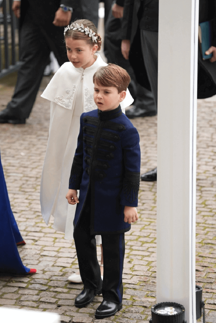 Công chúa Charlotte và Hoàng tử Louis ghi điểm với vẻ ngoài đáng yêu5