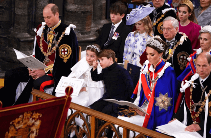 Công chúa Charlotte cùng Hoàng tử Louis lại một lần nữa chiếm trọn tình cảm của người hâm mộ hoàng gia8