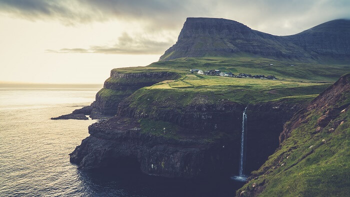 Ngôi làng Gásadalur nằm ở phía Tây Vagar, quần đảo Faroe sở hữu cảnh sắc thiên nhiên tuyệt đẹp, nhìn ra vịnh Stream, Bắc Đại Tây Dương.4