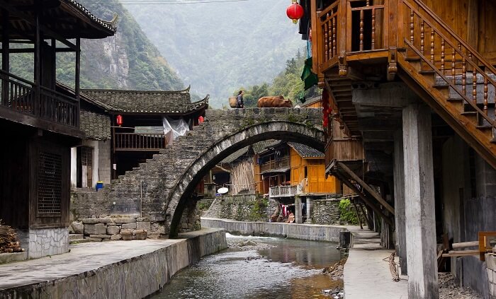 Ngôi làng Dehang, Hồ Nam là một trong những nơi lưu giữ nét văn hóa đặc sắc của dân tộc Miêu tại Trung Quốc. 9