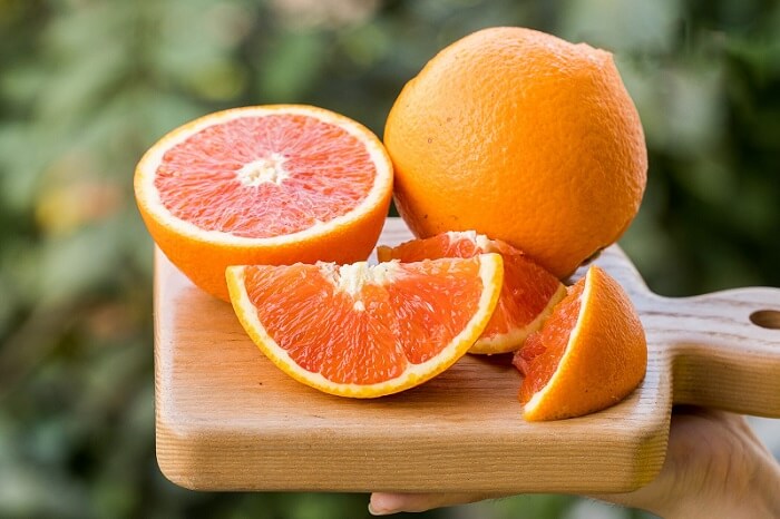 Cam giàu hàm lượng caroten, vitamin C, axit malic, protein và axit xitric.