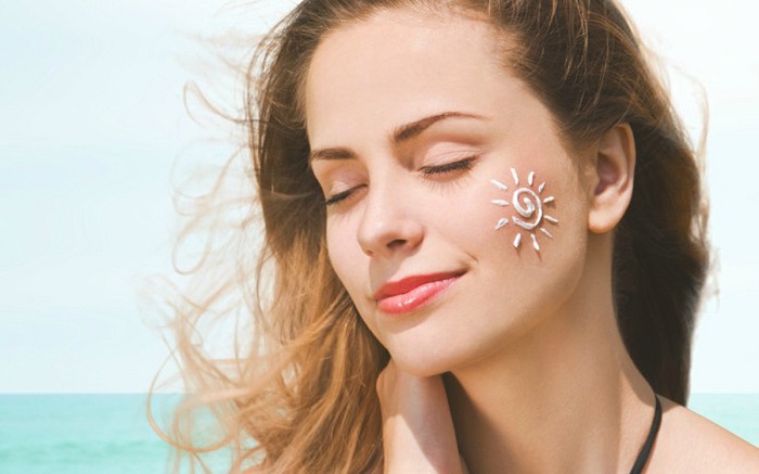 Tip chăm sóc da quan trọng nhất để giữ làn da của bạn khỏe đẹp đó là bảo vệ da ra khỏi tia UV từ ánh mặt trờ